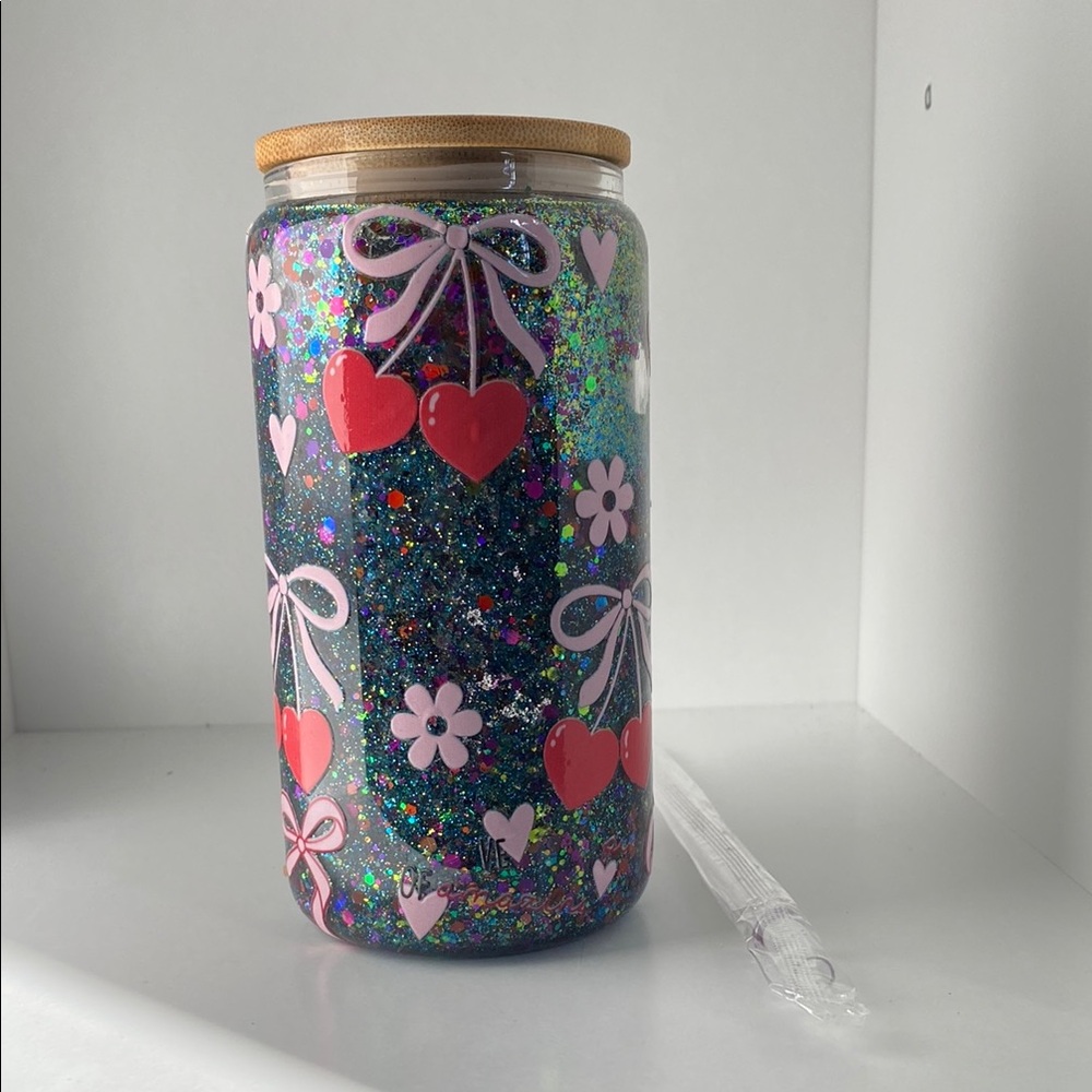Snow Globe Glittery Heart and Flower Party tumble with straw